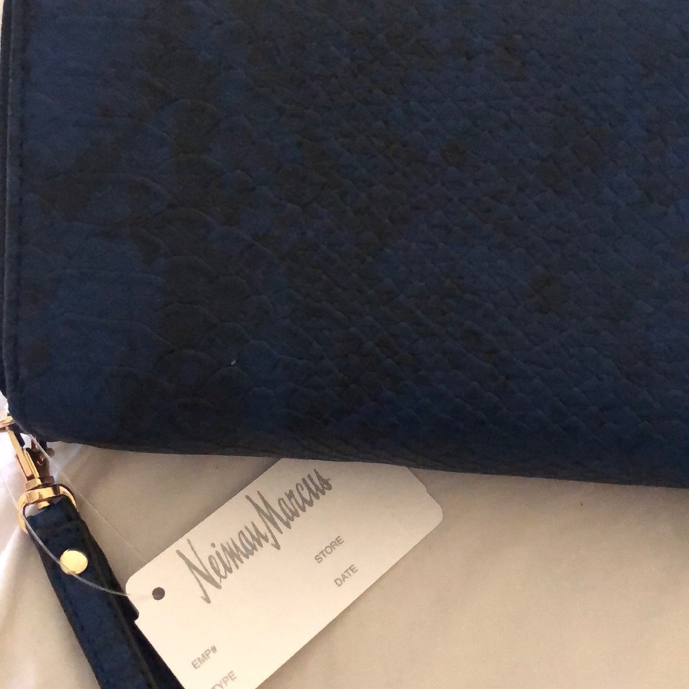 Neiman Marcus multi compartment Wristlet Wallet - Picture 7 of 7